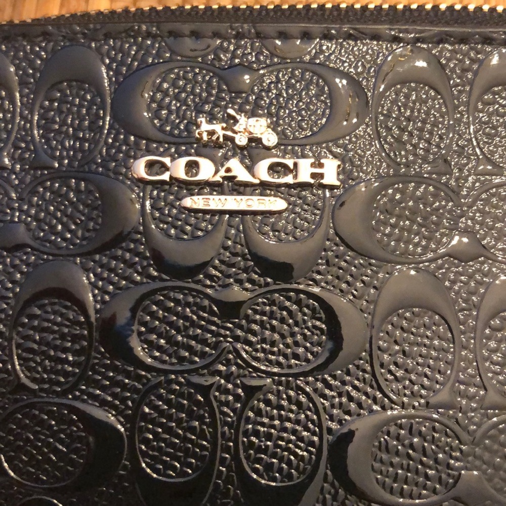 Coach wristlet new with tags - Picture 3 of 4